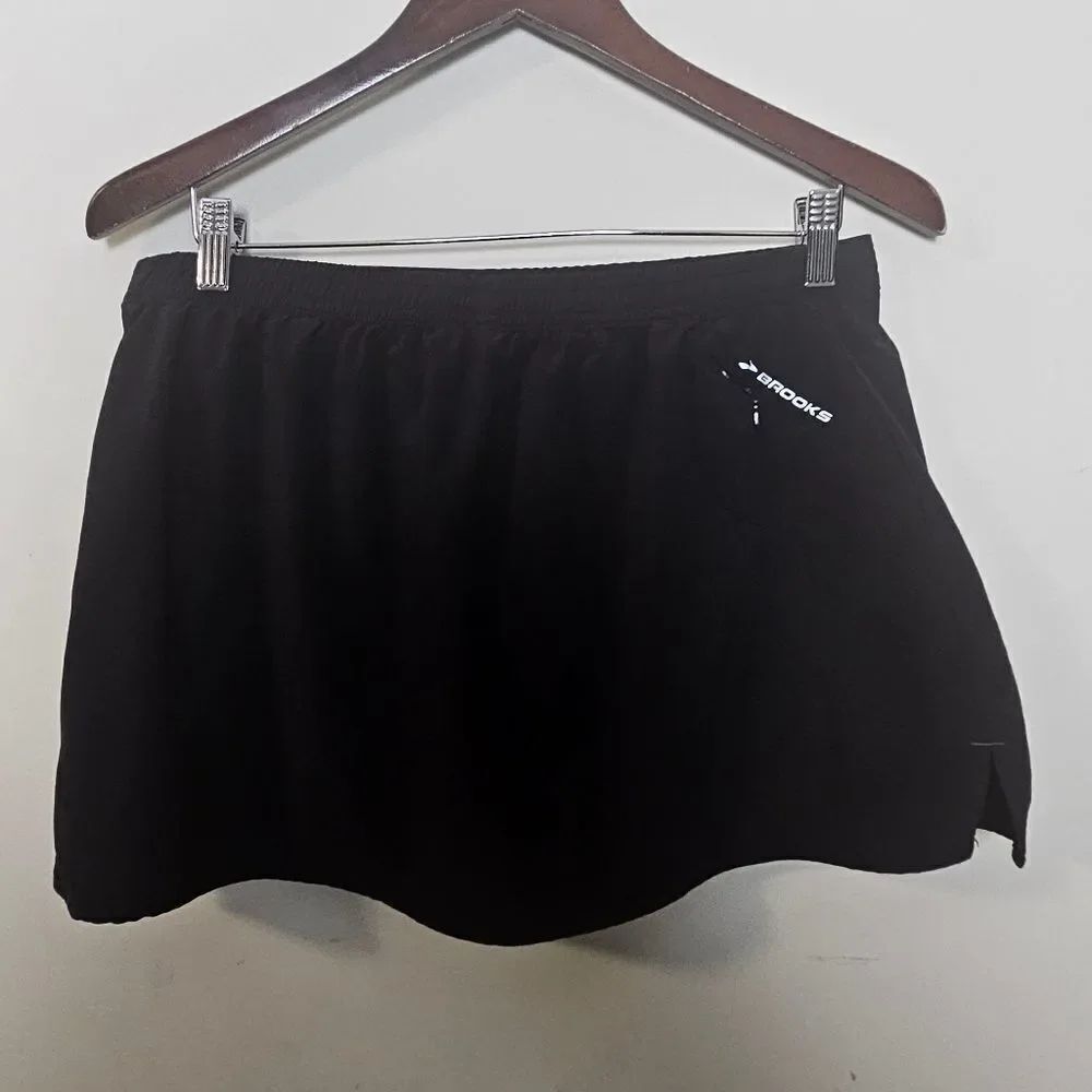 Brooks Equilibrium Technology Skort Size Large